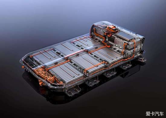 电池厂商(如宁德时代)正从B端向C端延伸服务;传统汽服连锁(如“猫虎狗”)以“油电兼修”模式切入;而更活跃的是独立售后市场涌现的特斯拉等品牌专修连锁