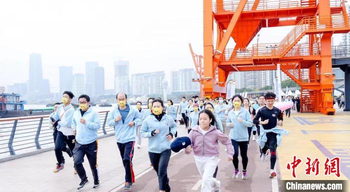 北京希望马拉松上海起跑 慈善善款助力癌症防治