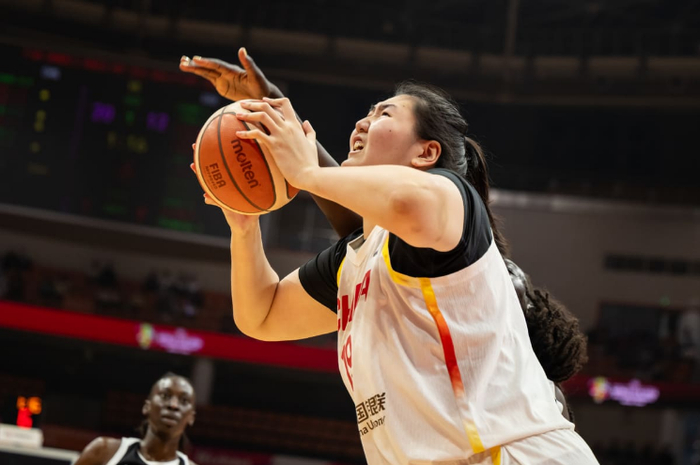 张子宇高效表现助力中国女篮大胜南苏丹 连续三