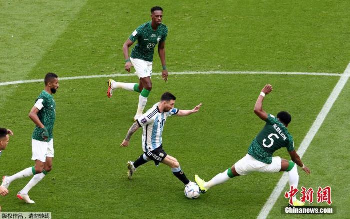 沙特2-1逆转阿根廷，梅西首秀难掩冷门