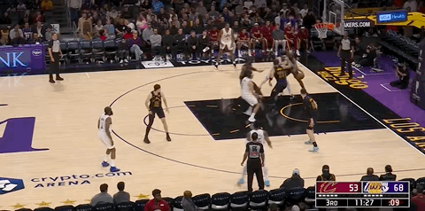 东契奇独木难支：关键时刻无人支援引争议