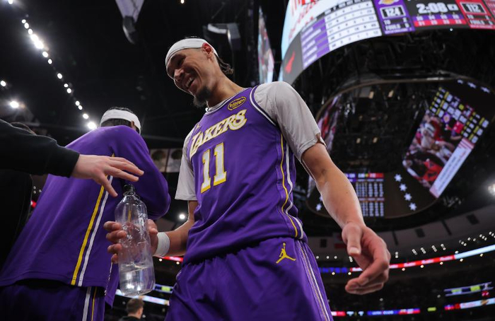 湖人替补爆发助队大胜奇才 海斯肯纳德联手砍下