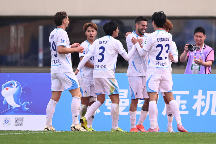 无锡吴钩三连胜领跑中甲 青训与球迷建设助力俱
