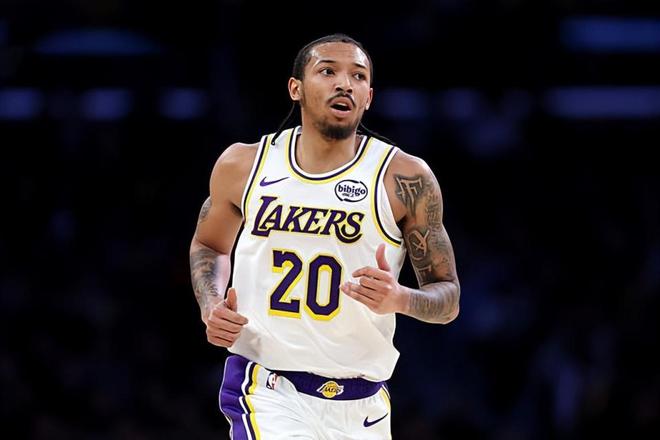 雷霆大胜湖人迎两连胜 史密斯11分成进攻亮点