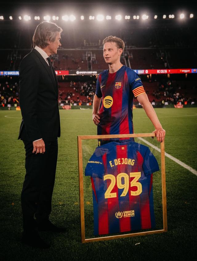 弗朗基·德容西甲替补登场超越科库 成巴萨队史