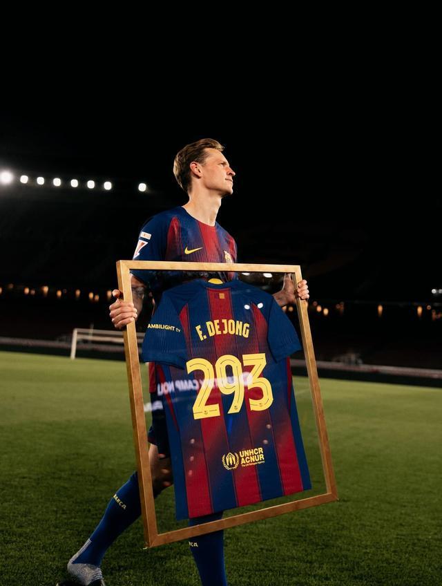 弗朗基·德容西甲替补登场超越科库 成巴萨队史